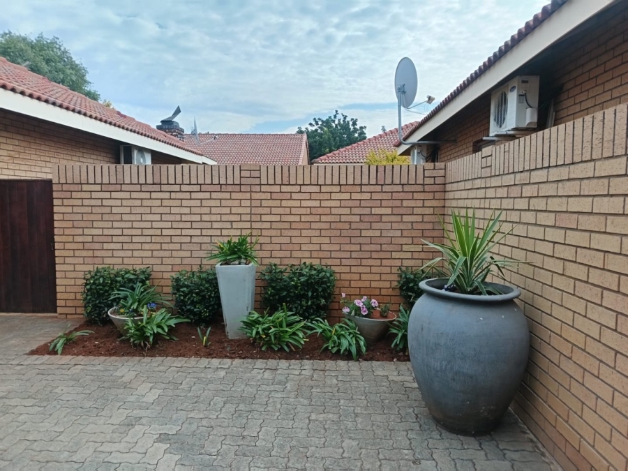 3 Bedroom Property for Sale in Roylglen Gardens Northern Cape